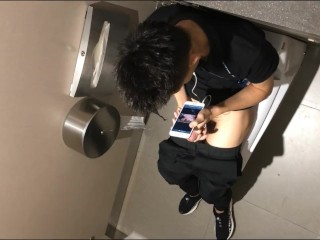 Spy Cam Chinese Guy In Toilet 002